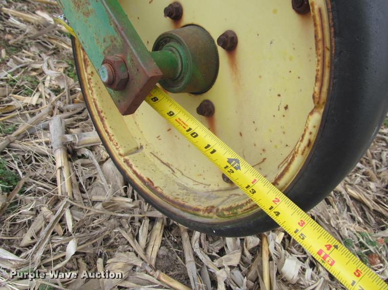 image for item DT9659 John Deere 855 cultivator