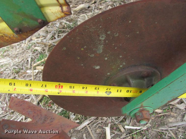 image for item DT9659 John Deere 855 cultivator