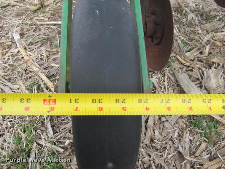 image for item DT9659 John Deere 855 cultivator