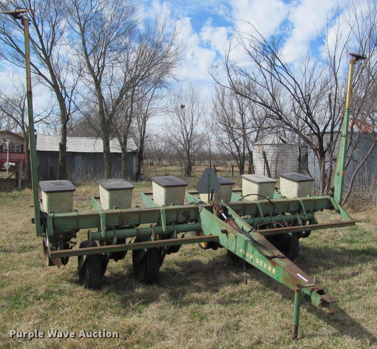 image for item DT9676 John Deere 7000 planter