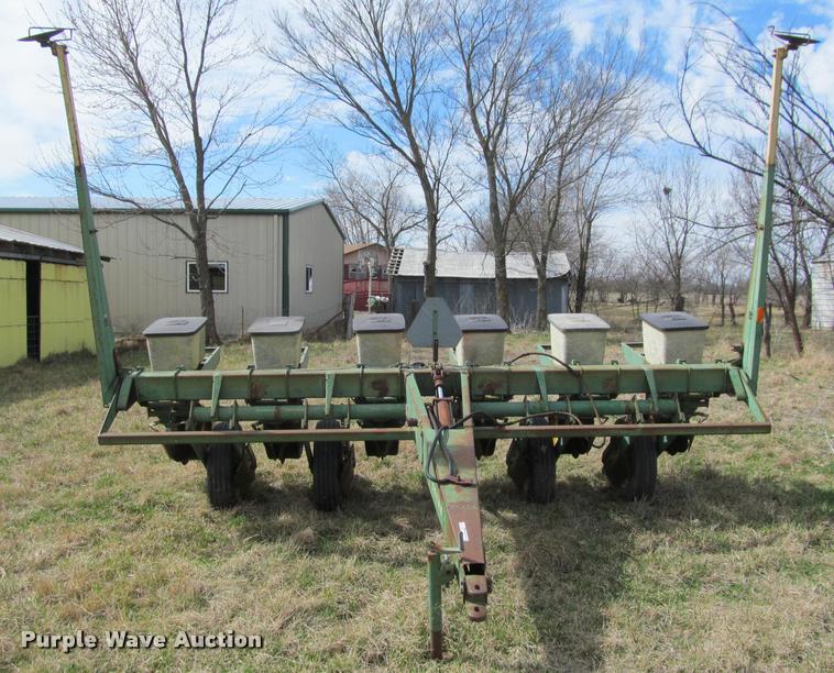image for item DT9676 John Deere 7000 planter
