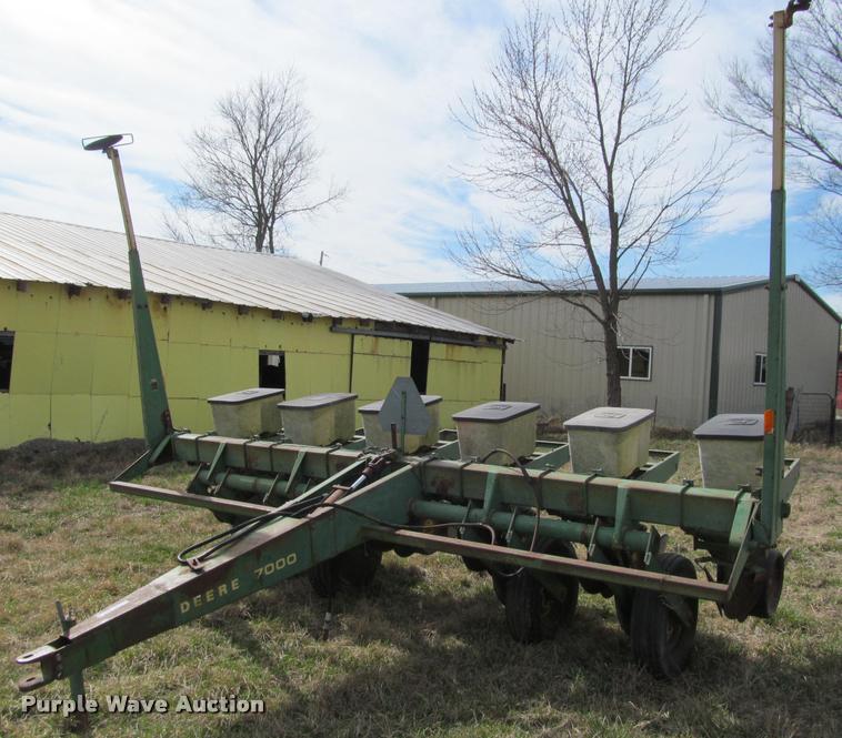 image for item DT9676 John Deere 7000 planter