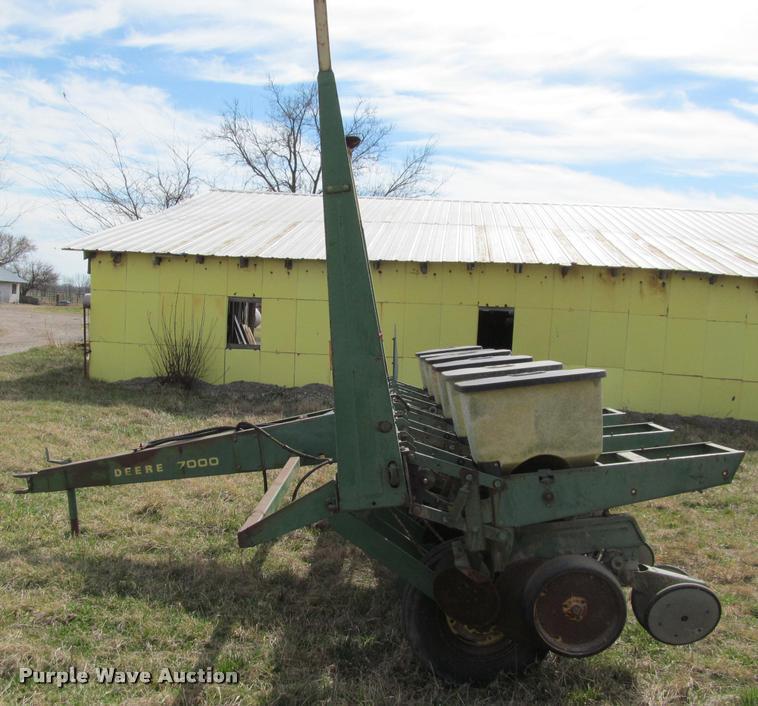 image for item DT9676 John Deere 7000 planter