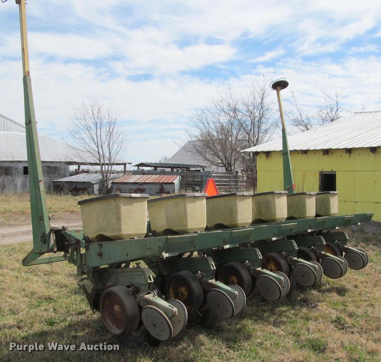 image for item DT9676 John Deere 7000 planter