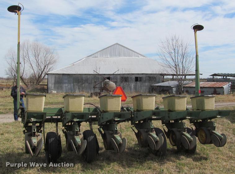 image for item DT9676 John Deere 7000 planter