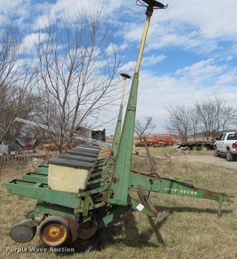 image for item DT9676 John Deere 7000 planter