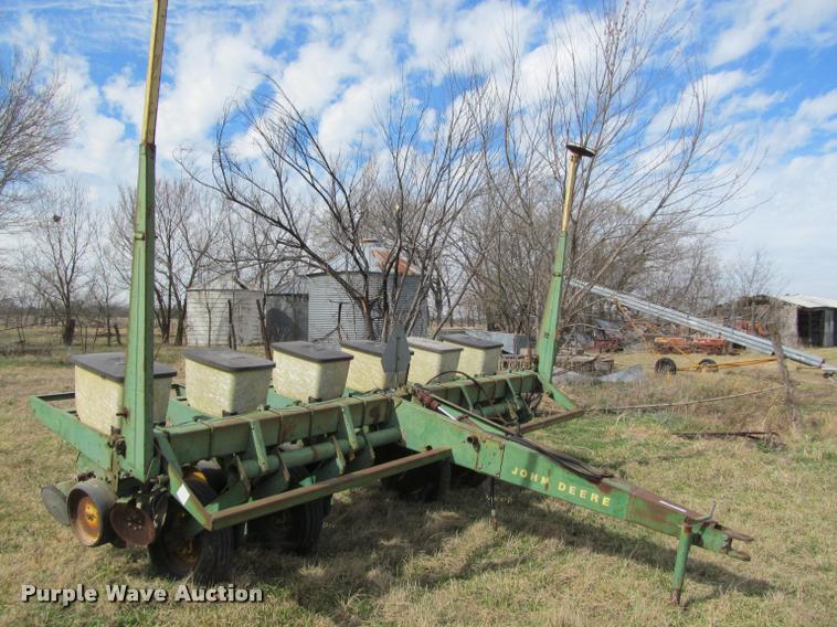 image for item DT9676 John Deere 7000 planter