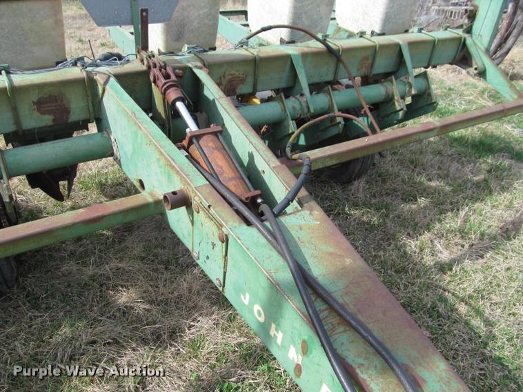 image for item DT9676 John Deere 7000 planter