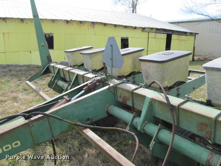 image for item DT9676 John Deere 7000 planter
