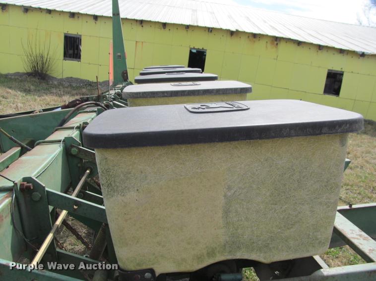 image for item DT9676 John Deere 7000 planter