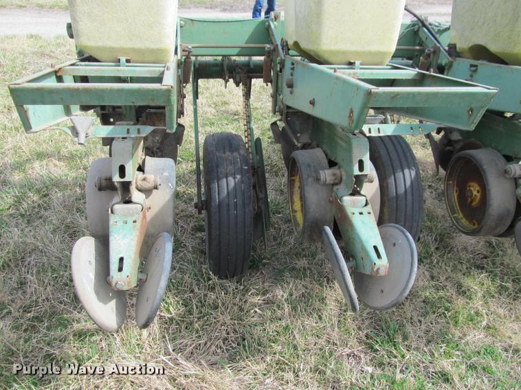 image for item DT9676 John Deere 7000 planter
