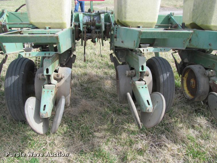 image for item DT9676 John Deere 7000 planter