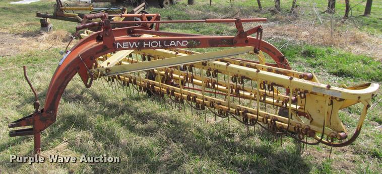 image for item DT9678 New Holland 258 hay rake