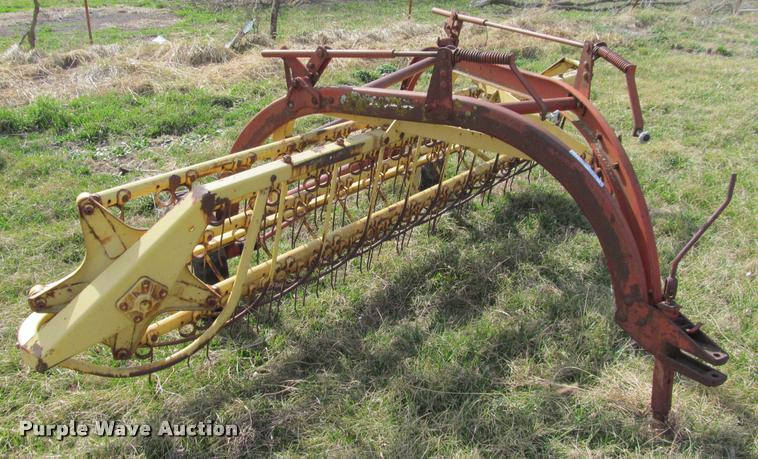 image for item DT9678 New Holland 258 hay rake