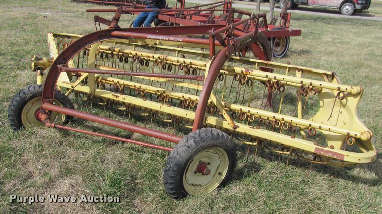 image for item DT9678 New Holland 258 hay rake