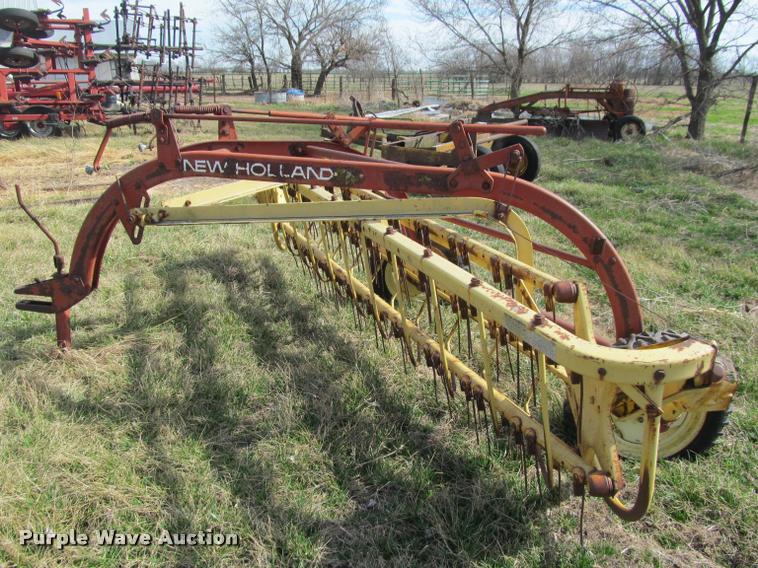 image for item DT9678 New Holland 258 hay rake