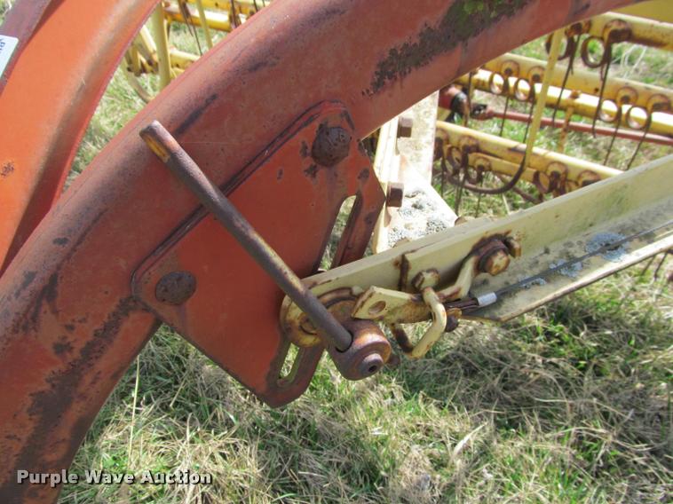 image for item DT9678 New Holland 258 hay rake