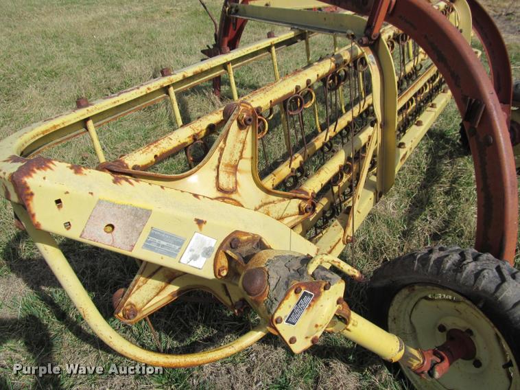 image for item DT9678 New Holland 258 hay rake