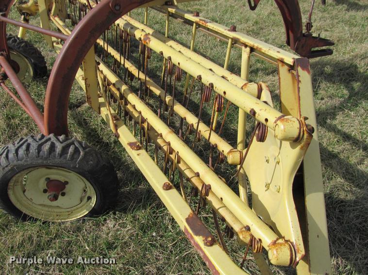 image for item DT9678 New Holland 258 hay rake