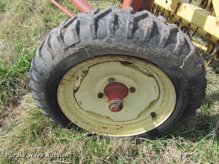 image for item DT9678 New Holland 258 hay rake
