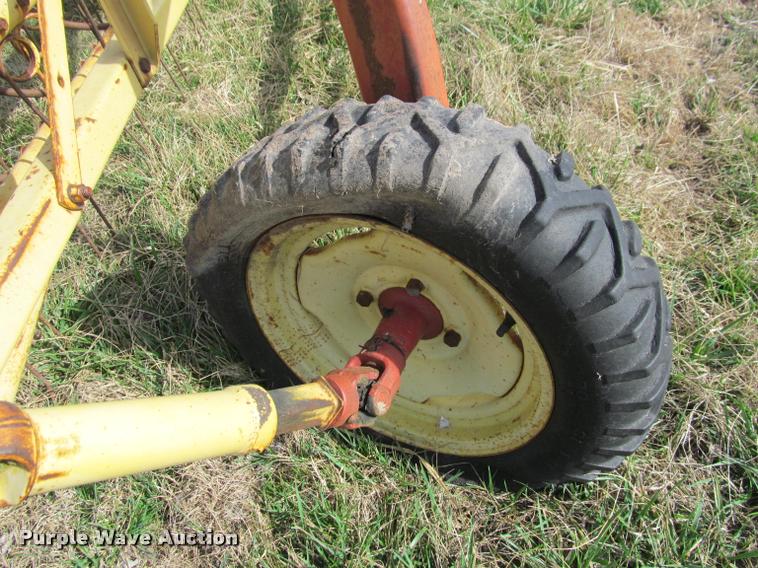 image for item DT9678 New Holland 258 hay rake