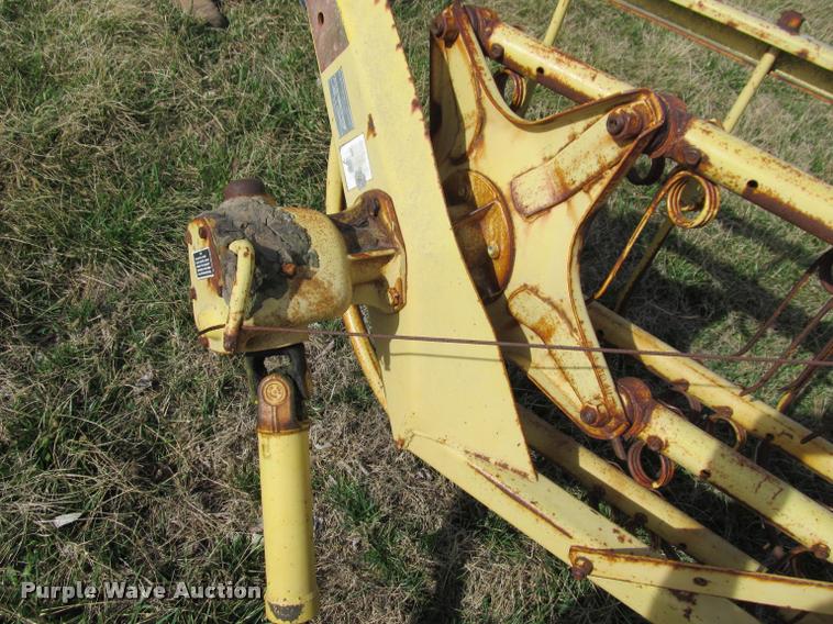 image for item DT9678 New Holland 258 hay rake