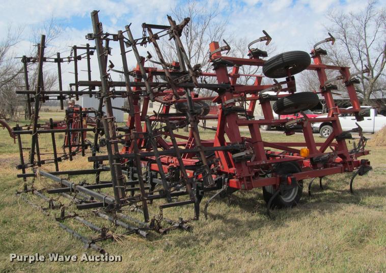 image for item DT9681 Case IH 4300 field cultivator