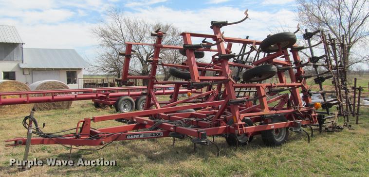 image for item DT9681 Case IH 4300 field cultivator
