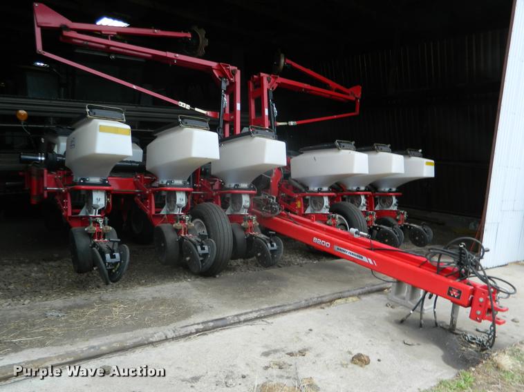 image for item K2701 2013 Massey-Ferguson White 8200 no-till planter