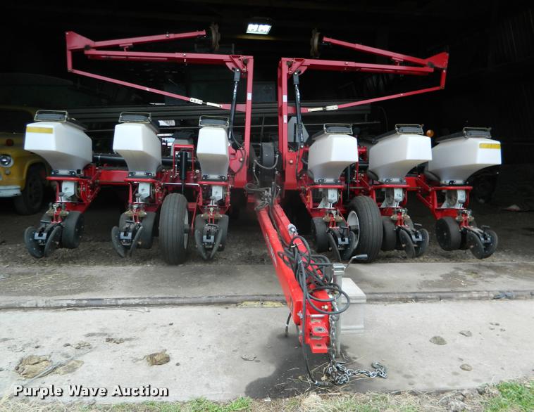 image for item K2701 2013 Massey-Ferguson White 8200 no-till planter