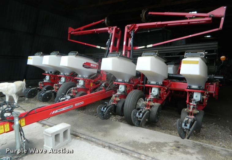 image for item K2701 2013 Massey-Ferguson White 8200 no-till planter