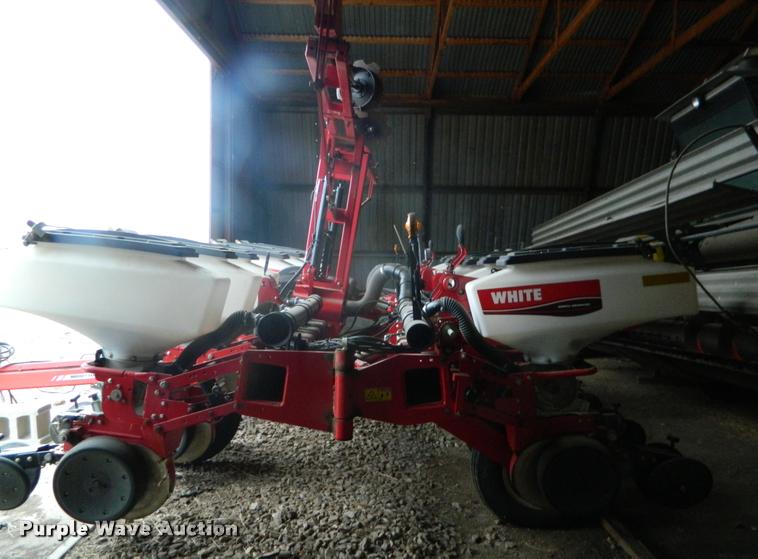 image for item K2701 2013 Massey-Ferguson White 8200 no-till planter