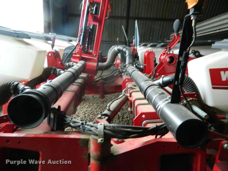 image for item K2701 2013 Massey-Ferguson White 8200 no-till planter