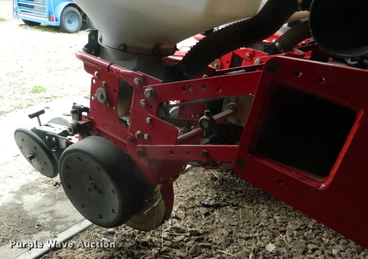 image for item K2701 2013 Massey-Ferguson White 8200 no-till planter