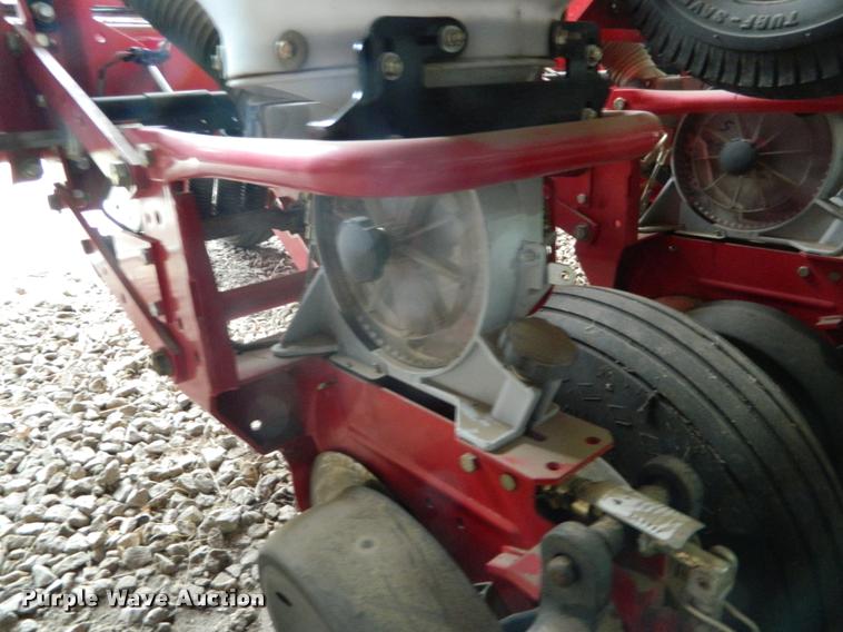 image for item K2701 2013 Massey-Ferguson White 8200 no-till planter