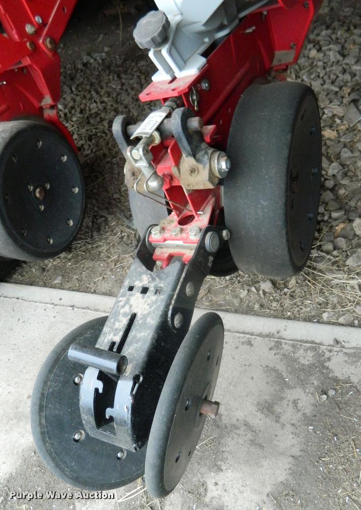 image for item K2701 2013 Massey-Ferguson White 8200 no-till planter