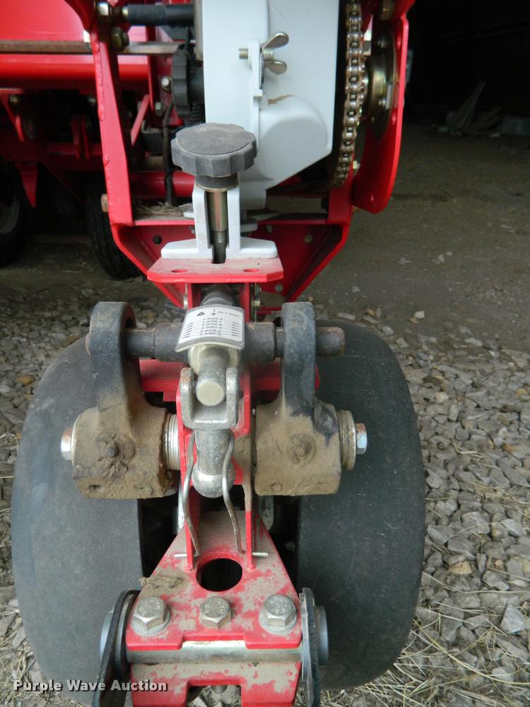 image for item K2701 2013 Massey-Ferguson White 8200 no-till planter
