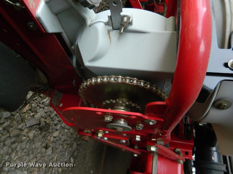 image for item K2701 2013 Massey-Ferguson White 8200 no-till planter