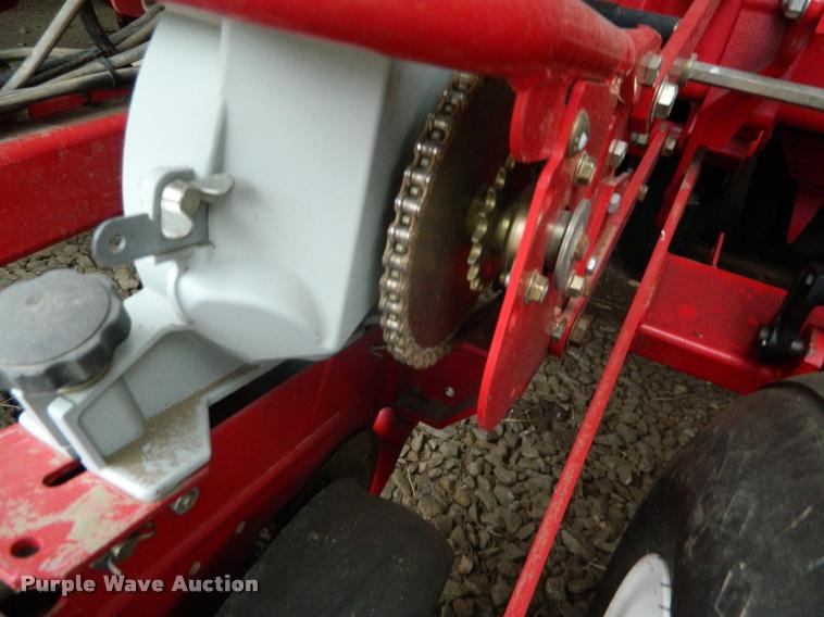 image for item K2701 2013 Massey-Ferguson White 8200 no-till planter
