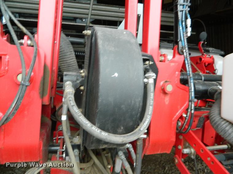 image for item K2701 2013 Massey-Ferguson White 8200 no-till planter