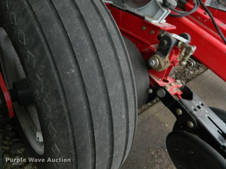 image for item K2701 2013 Massey-Ferguson White 8200 no-till planter