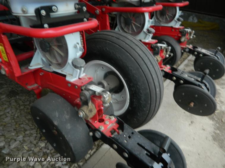 image for item K2701 2013 Massey-Ferguson White 8200 no-till planter