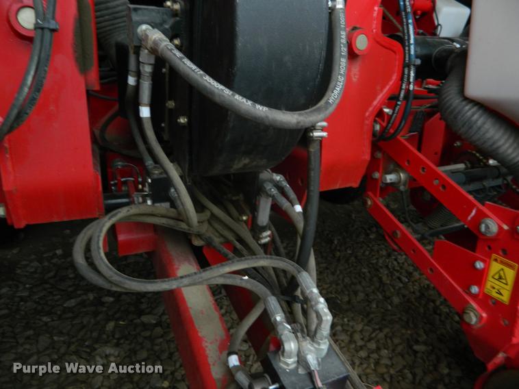 image for item K2701 2013 Massey-Ferguson White 8200 no-till planter
