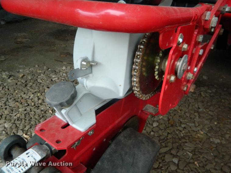 image for item K2701 2013 Massey-Ferguson White 8200 no-till planter
