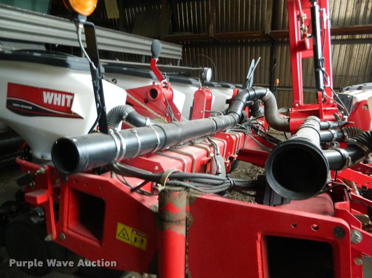 image for item K2701 2013 Massey-Ferguson White 8200 no-till planter