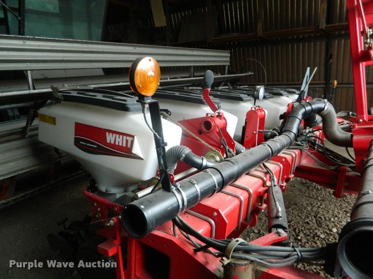 image for item K2701 2013 Massey-Ferguson White 8200 no-till planter