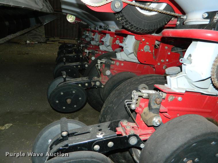 image for item K2701 2013 Massey-Ferguson White 8200 no-till planter