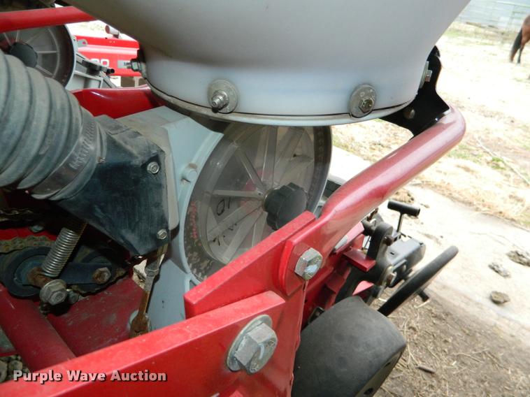 image for item K2701 2013 Massey-Ferguson White 8200 no-till planter