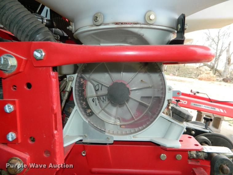 image for item K2701 2013 Massey-Ferguson White 8200 no-till planter