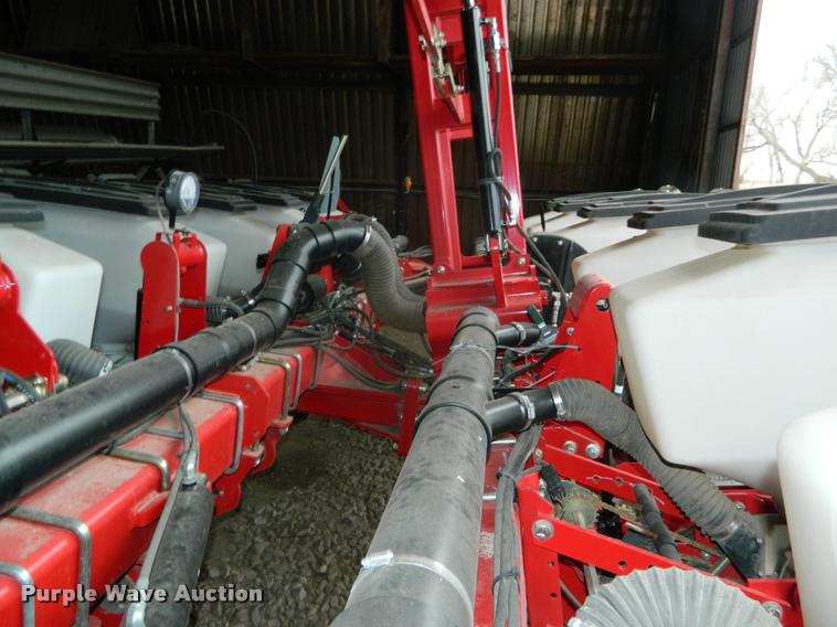 image for item K2701 2013 Massey-Ferguson White 8200 no-till planter